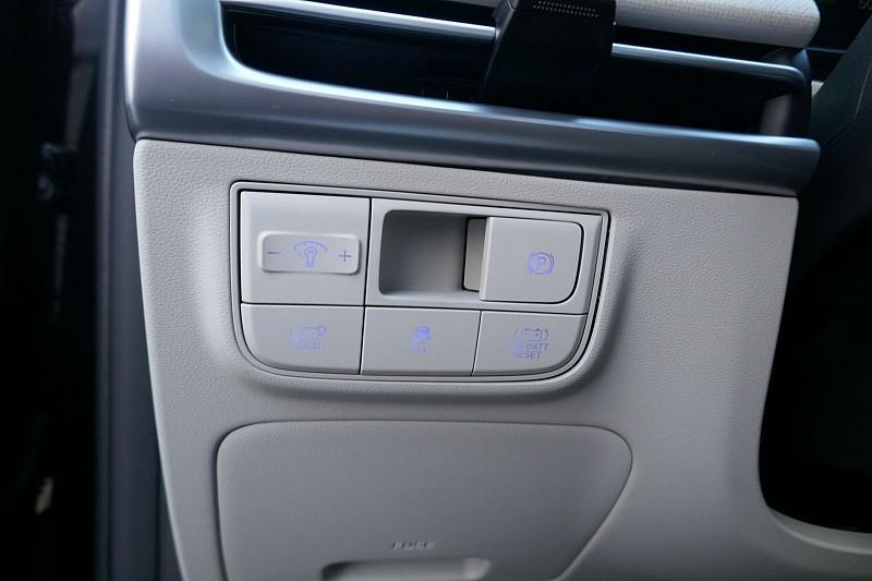 new 2025 Hyundai TUCSON Hybrid car, priced at $37,191