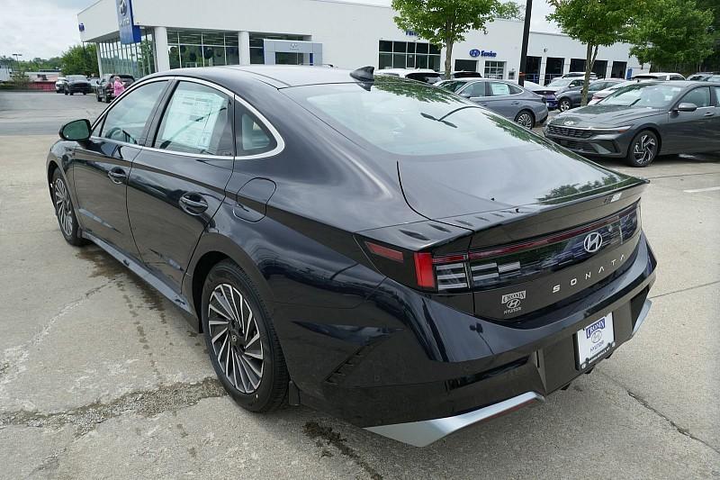 new 2024 Hyundai Sonata Hybrid car, priced at $37,711