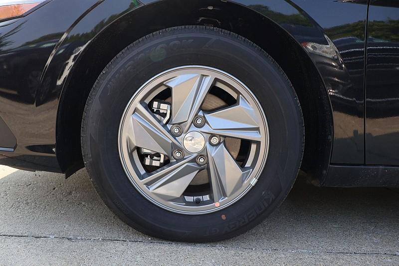 new 2025 Hyundai Elantra car, priced at $23,408