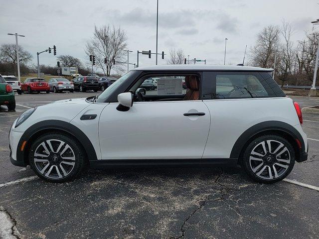 new 2024 MINI Hardtop car, priced at $39,245