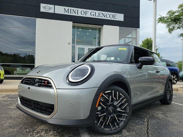 new 2025 MINI Hardtop car, priced at $38,295