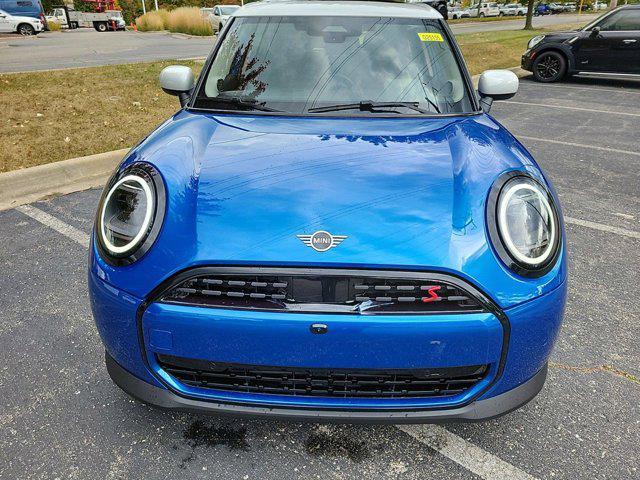new 2025 MINI Hardtop car, priced at $38,295
