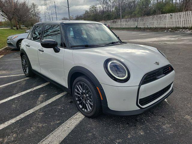 new 2025 MINI Hardtop car