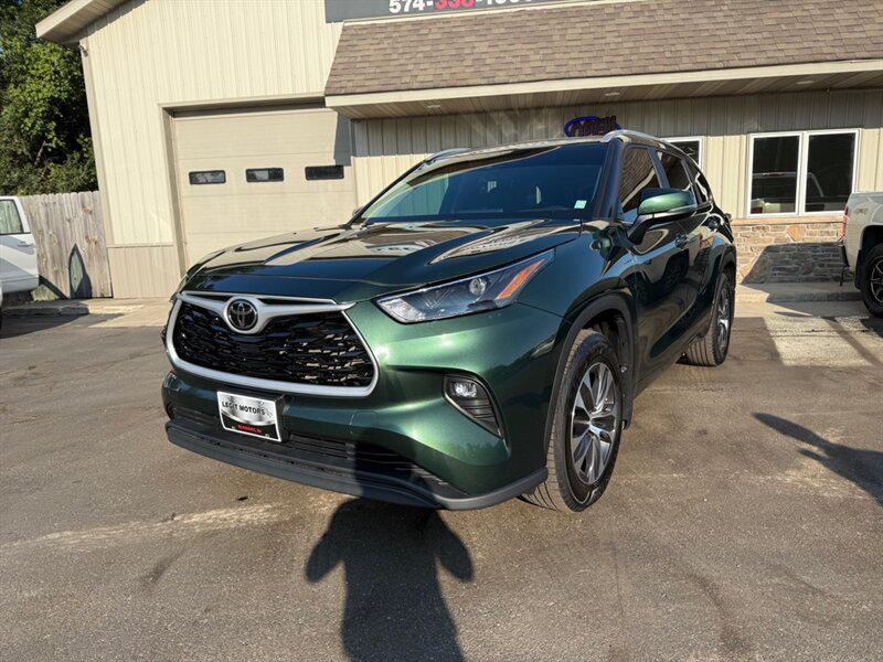 used 2023 Toyota Highlander car, priced at $27,100