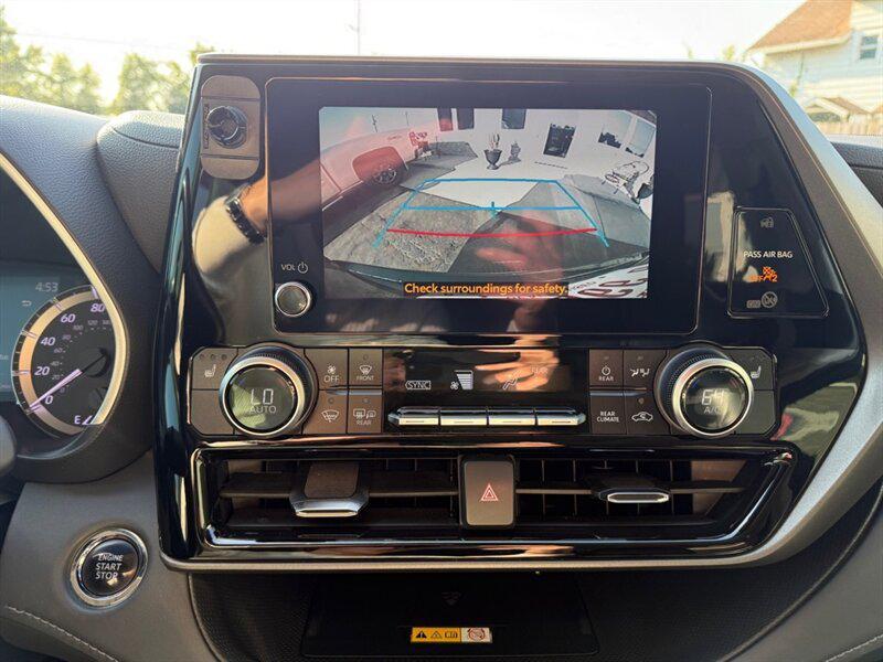 used 2023 Toyota Highlander car, priced at $27,100