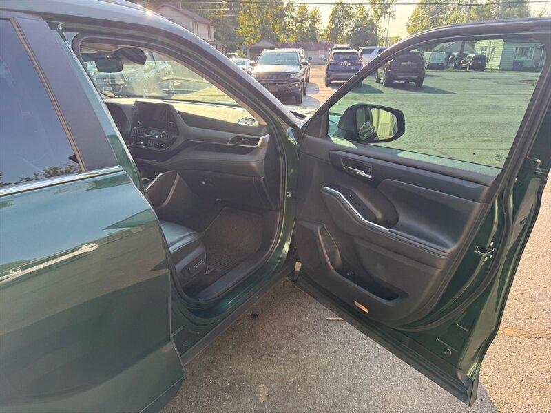 used 2023 Toyota Highlander car, priced at $27,100