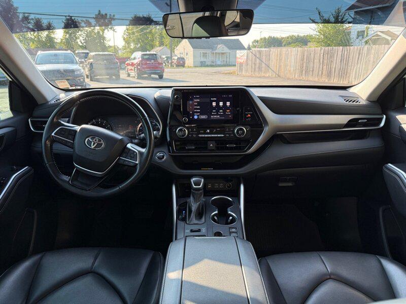used 2023 Toyota Highlander car, priced at $27,100