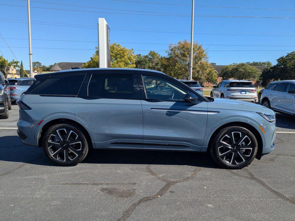new 2025 Lincoln Nautilus car, priced at $55,293