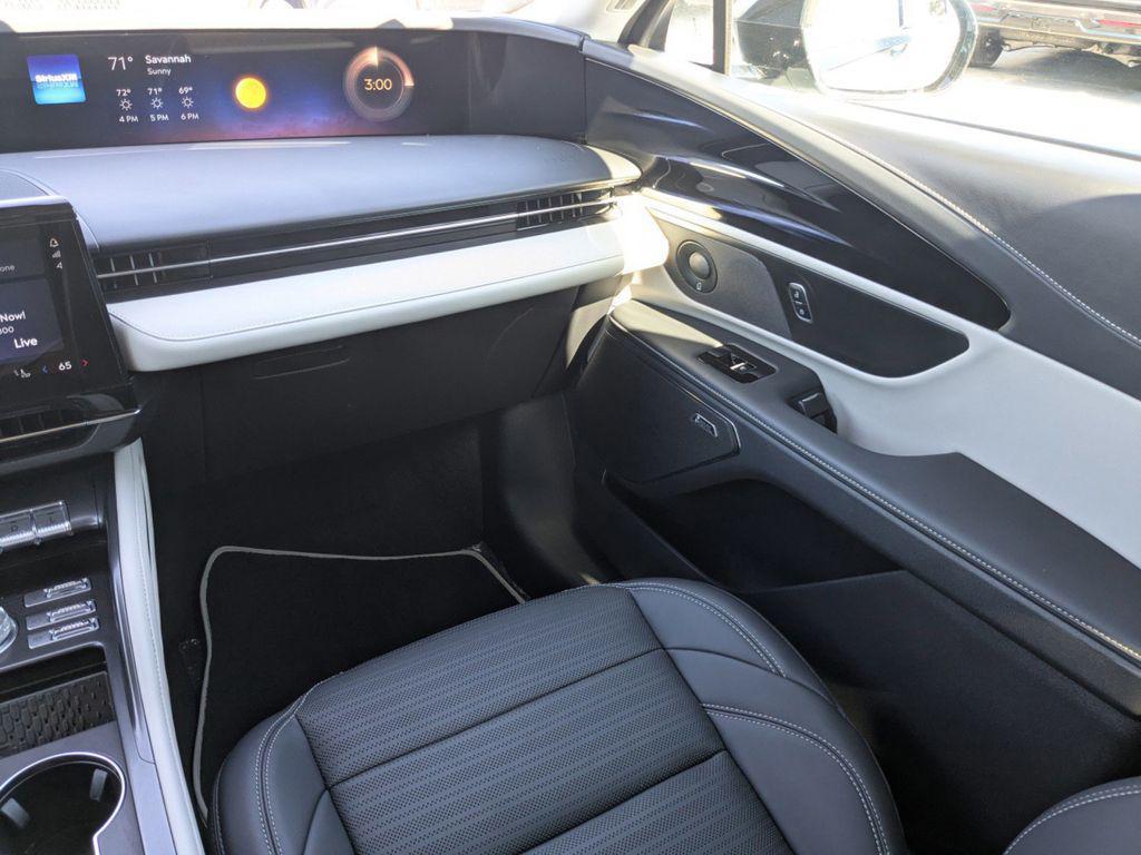 new 2025 Lincoln Nautilus car, priced at $55,293