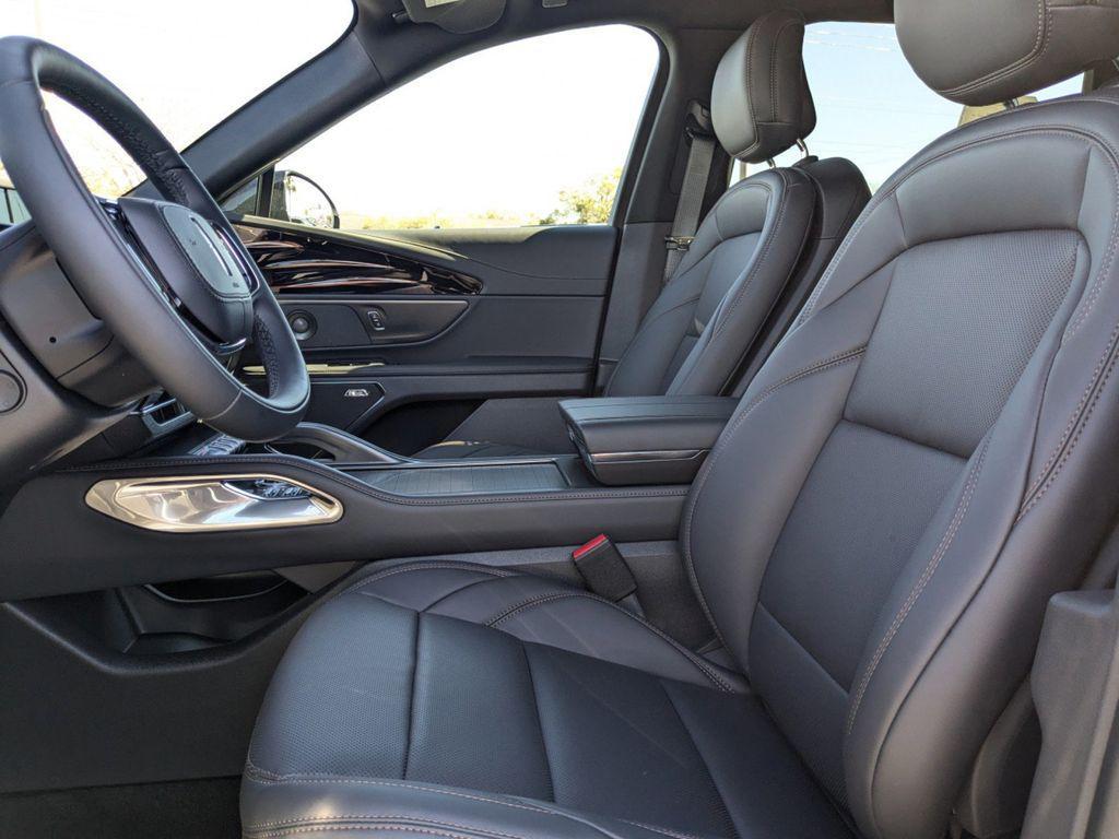 new 2025 Lincoln Nautilus car, priced at $60,020