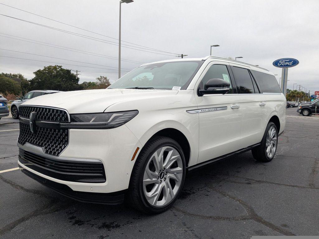new 2025 Lincoln Navigator car, priced at $111,474