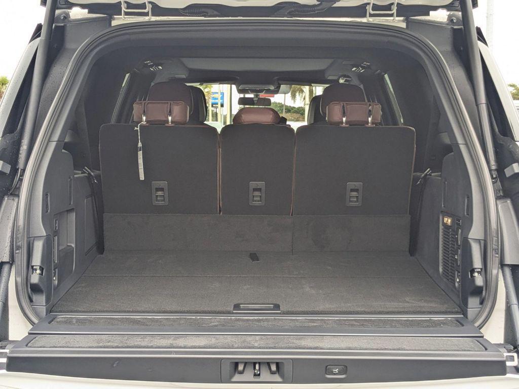 new 2025 Lincoln Navigator car, priced at $111,474