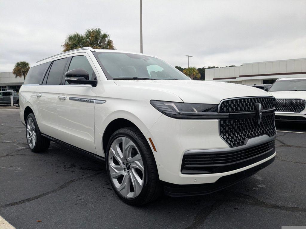 new 2025 Lincoln Navigator car, priced at $111,474