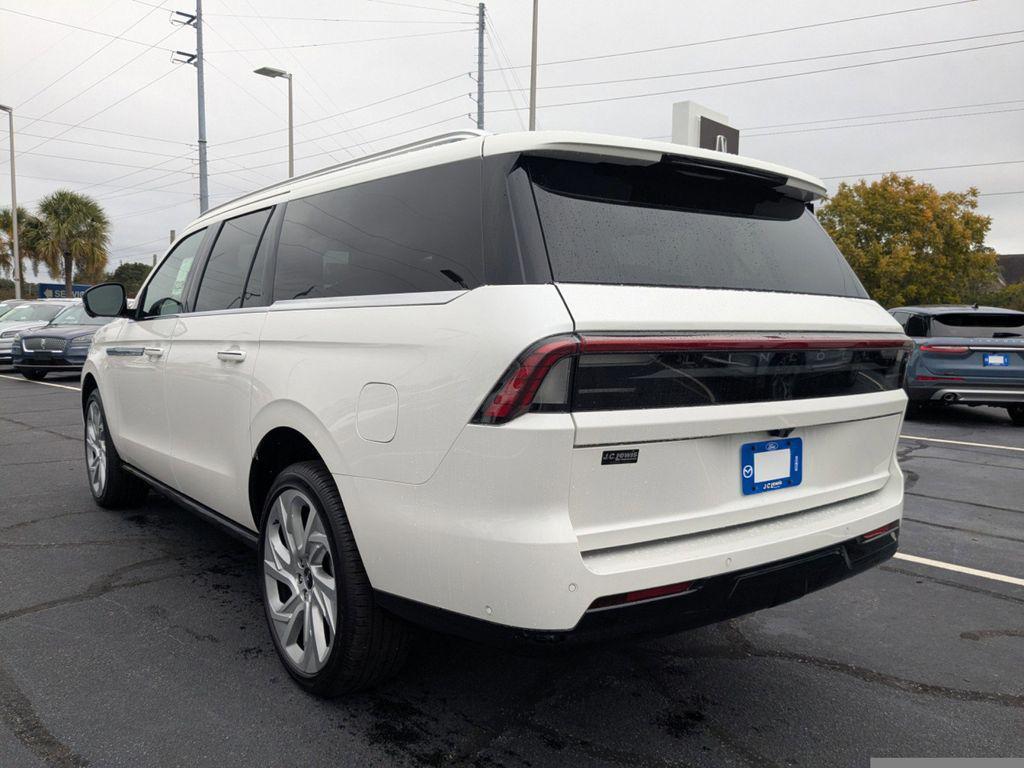 new 2025 Lincoln Navigator car, priced at $111,474