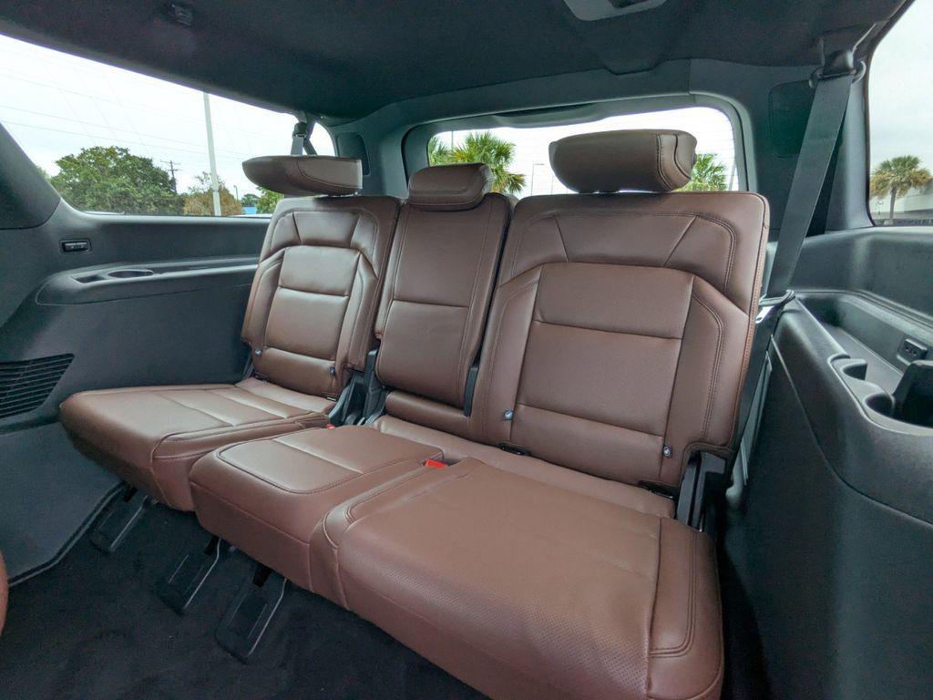 new 2025 Lincoln Navigator car, priced at $111,474