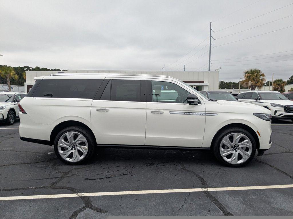 new 2025 Lincoln Navigator car, priced at $111,474