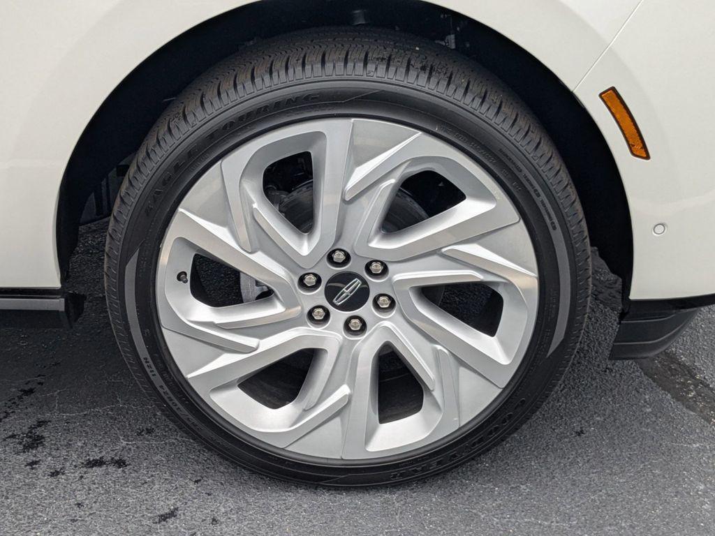 new 2025 Lincoln Navigator car, priced at $111,474