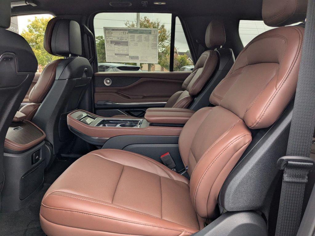 new 2025 Lincoln Navigator car, priced at $111,474