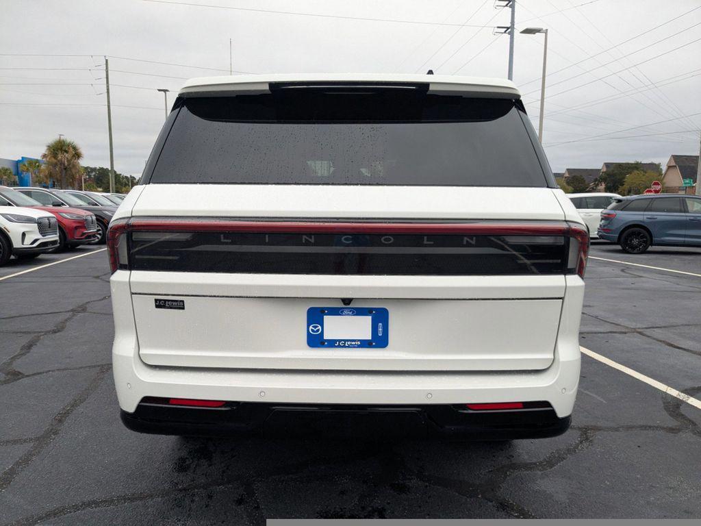 new 2025 Lincoln Navigator car, priced at $111,474