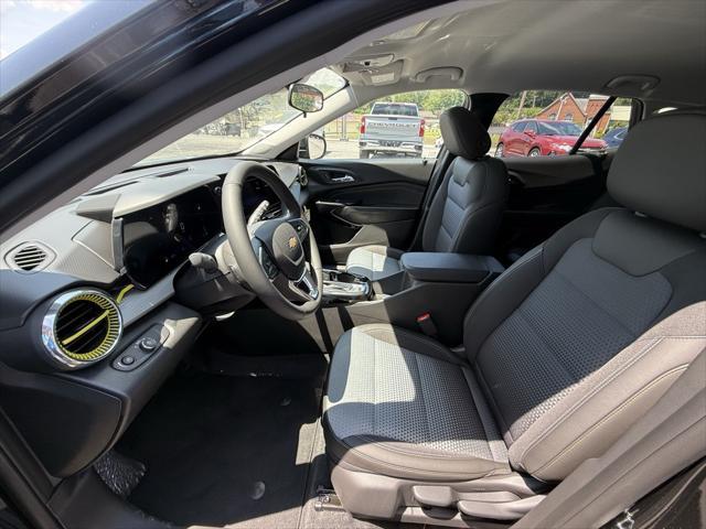 new 2025 Chevrolet Trax car, priced at $25,000