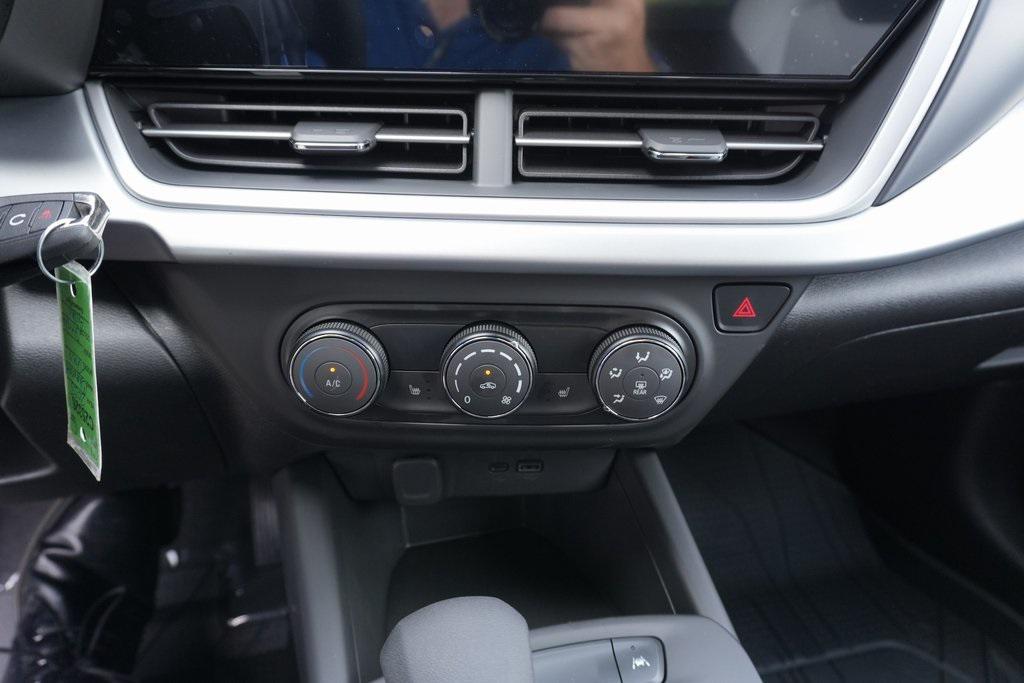 new 2025 Chevrolet Trax car, priced at $23,555