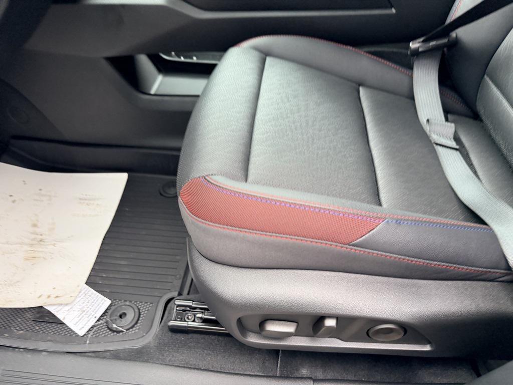 new 2026 Chevrolet Equinox car, priced at $39,218