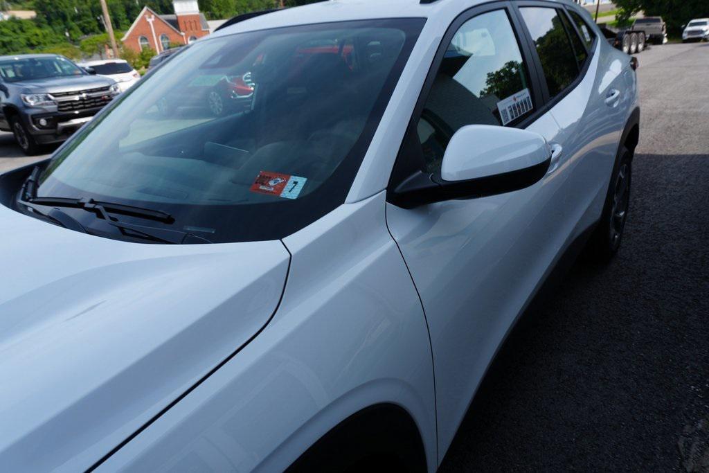 new 2025 Chevrolet Trax car, priced at $24,525
