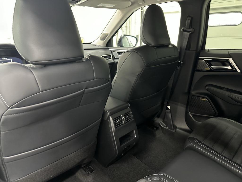 new 2025 Mitsubishi Outlander car, priced at $40,835