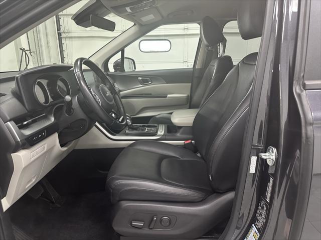 used 2023 Kia Carnival car, priced at $28,194