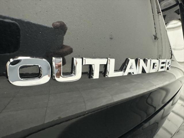new 2025 Mitsubishi Outlander car, priced at $43,155