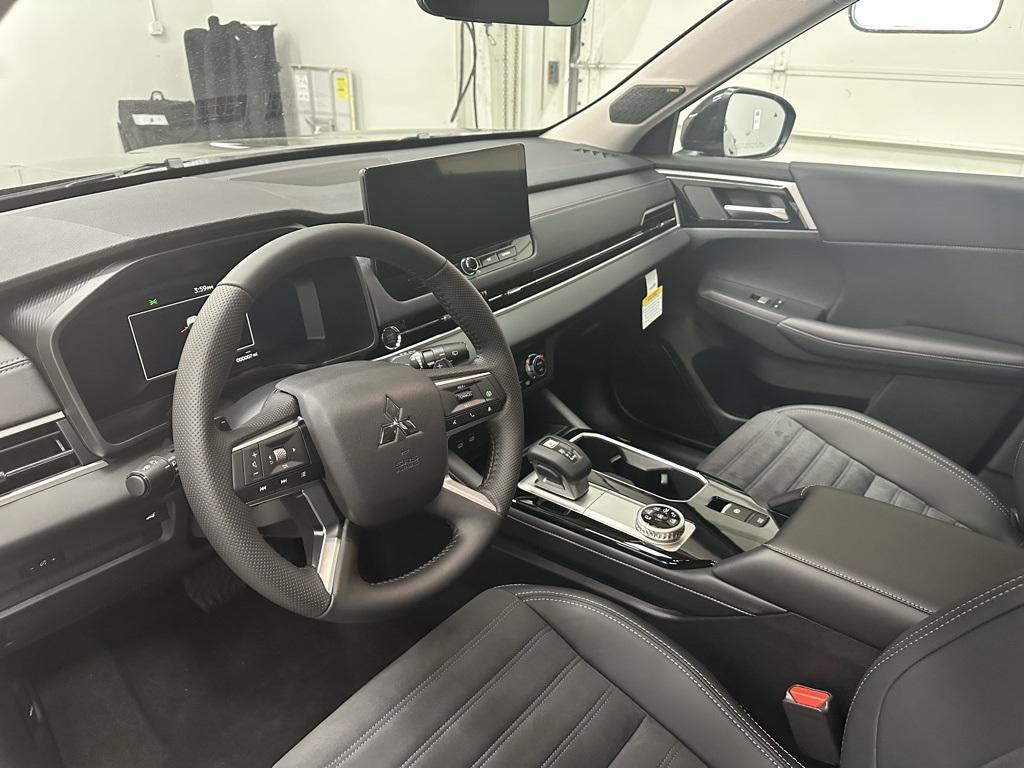new 2025 Mitsubishi Outlander car, priced at $40,625