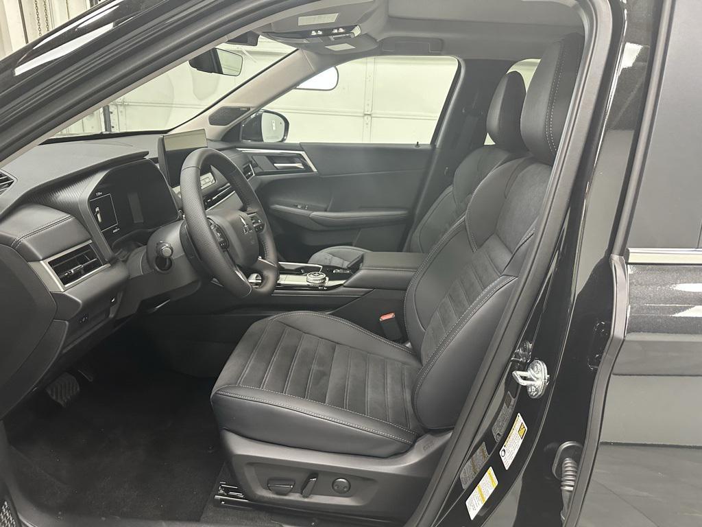 new 2025 Mitsubishi Outlander car, priced at $40,625