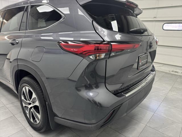 used 2022 Toyota Highlander Hybrid car, priced at $36,977