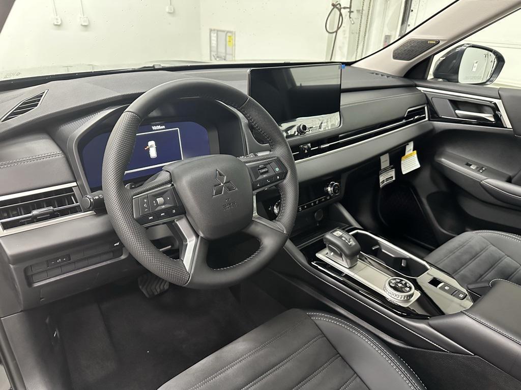 new 2025 Mitsubishi Outlander car, priced at $41,920