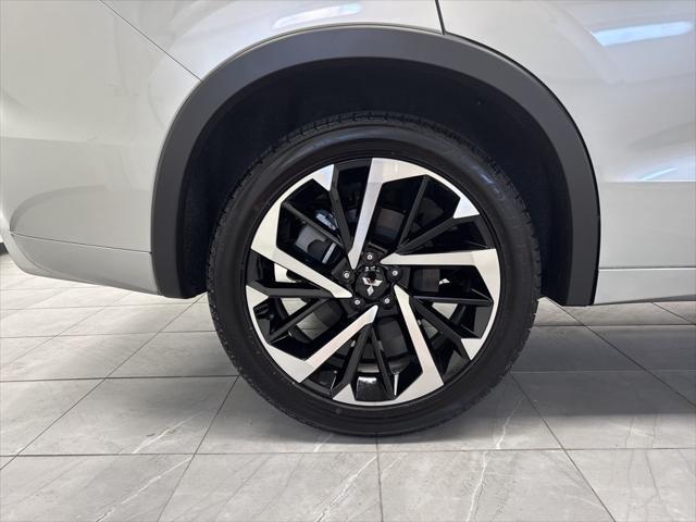 new 2024 Mitsubishi Outlander car, priced at $39,015