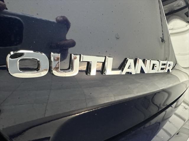 new 2025 Mitsubishi Outlander car, priced at $38,805