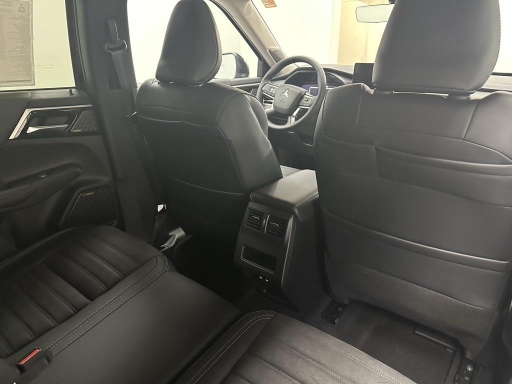 new 2025 Mitsubishi Outlander car, priced at $40,835
