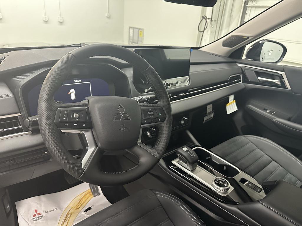 new 2025 Mitsubishi Outlander car, priced at $40,835