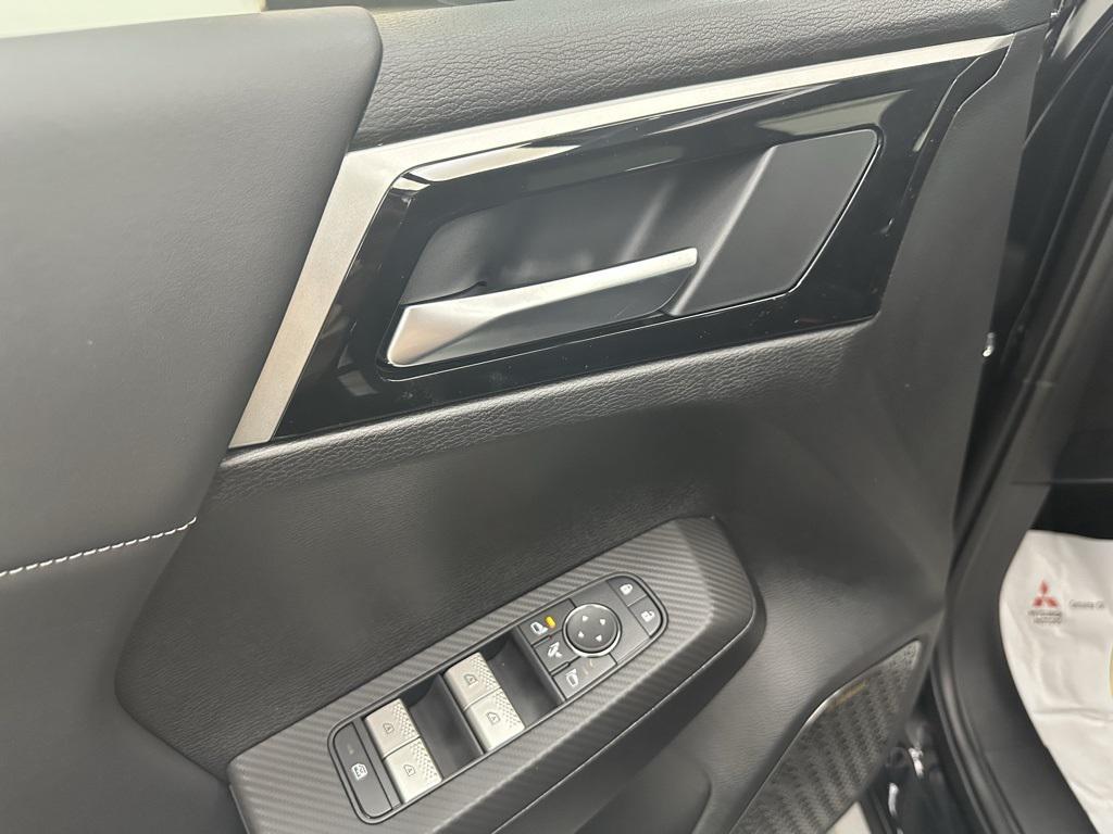 new 2025 Mitsubishi Outlander car, priced at $40,835