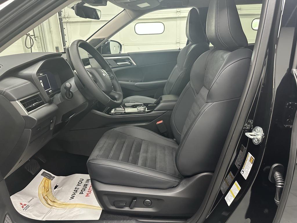 new 2025 Mitsubishi Outlander car, priced at $40,835