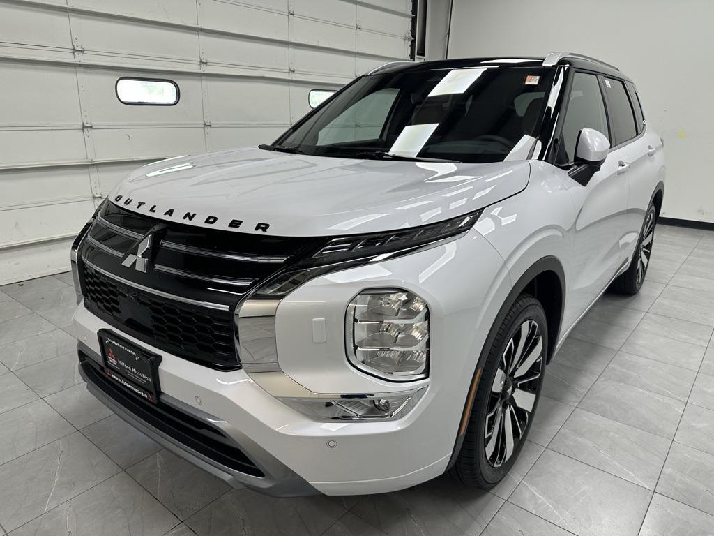 new 2025 Mitsubishi Outlander car, priced at $47,200