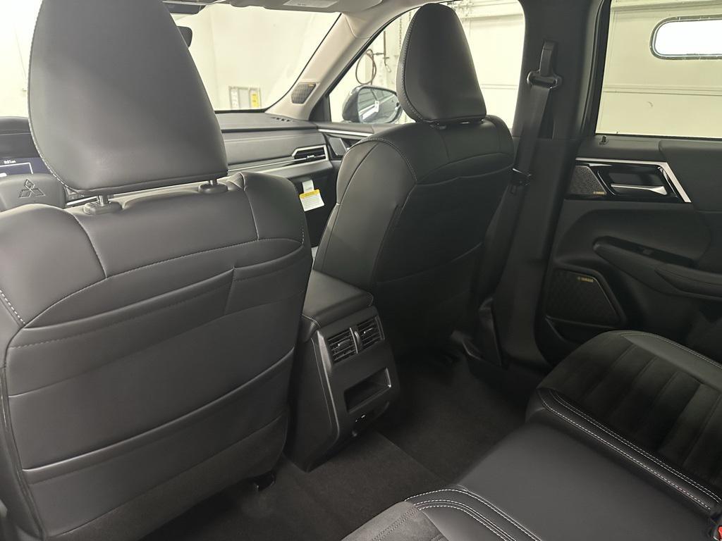 new 2025 Mitsubishi Outlander car, priced at $41,215