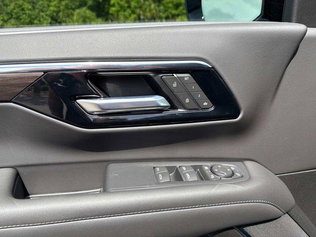 new 2025 Chevrolet Suburban car, priced at $70,680