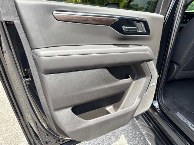 new 2025 Chevrolet Suburban car, priced at $70,680