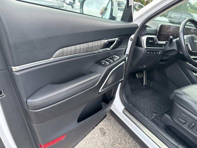 used 2024 Kia Telluride car, priced at $40,700