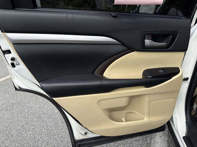 used 2019 Toyota Highlander car, priced at $21,700