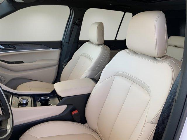 new 2025 Jeep Grand Cherokee car, priced at $43,789