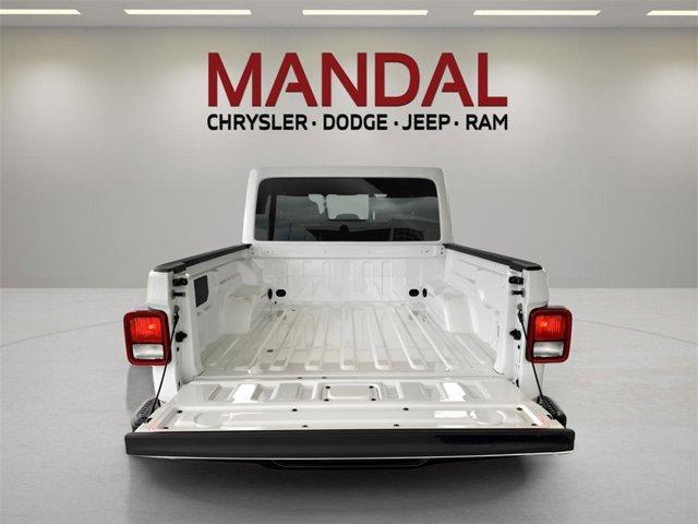 new 2025 Jeep Gladiator car, priced at $39,190