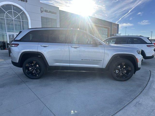 new 2024 Jeep Grand Cherokee car, priced at $42,775