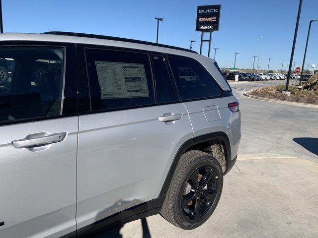 new 2024 Jeep Grand Cherokee car, priced at $40,596